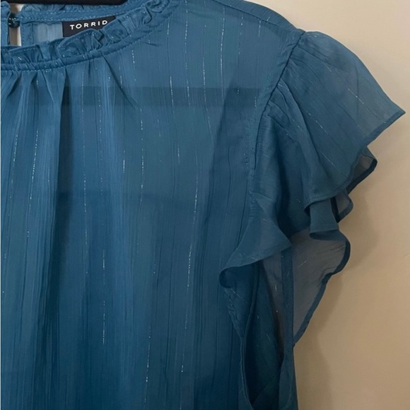 NWT TORRID Mock Neck Sleeveless Tank Crinkle Chiffon Blue w/ Lurex Stripes 3 - Picture 4 of 5